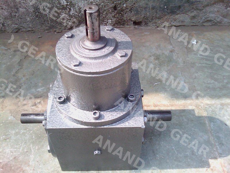 Cooling tower spiral bevel gearbox fan drive