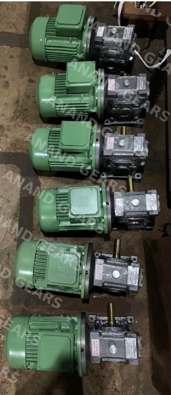 Integrated geared-motor installation