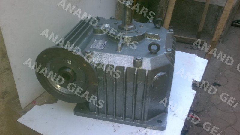 Sugar mill crusher worm gearbox installation