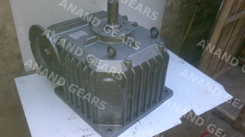 Output shaft and coupling detail