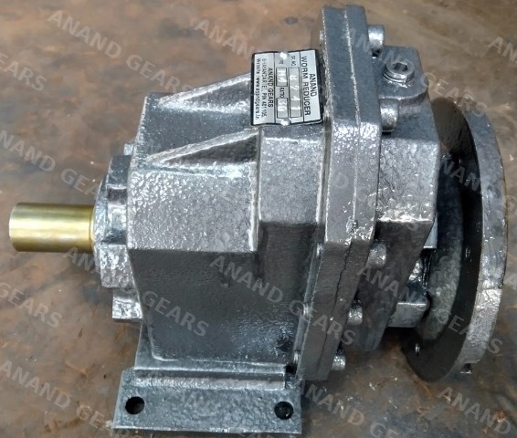 Foot-mounted helical gearbox
